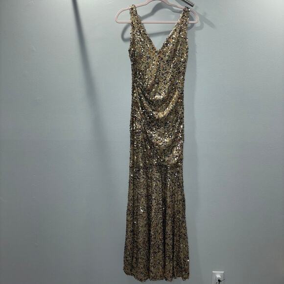 David Meister Gold Sequin Evening Gown Size 4 | Style Z00Y7885 - Picture 5 of 15